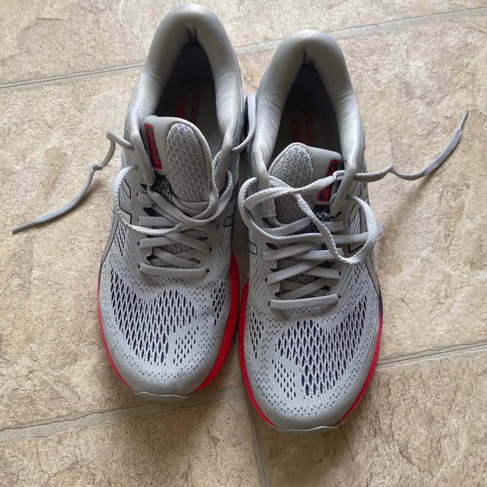 ASICS Gel Kayano 26, size 11